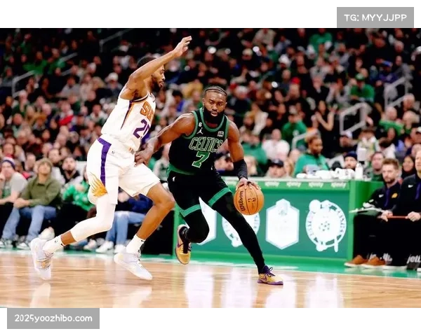 通讯：凯尔特人第三节防守强度骤升，单节迫使对手出现8次失误。